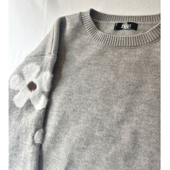 ZEUI Women’s Grey Crewneck Sweater Fuzzy Floral Accents Size Large Cozy Soft - Picture 5 of 16